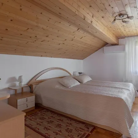 أنتونيجا بولاك بليد